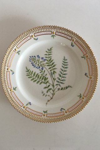 Royal Copenhagen Old Flora Danica Luncheon Plate No 3550