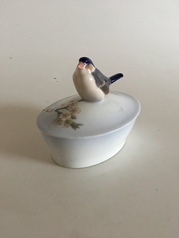 Royal Copenhagen Art Nouveau Lidded dish with bird No 64/1464