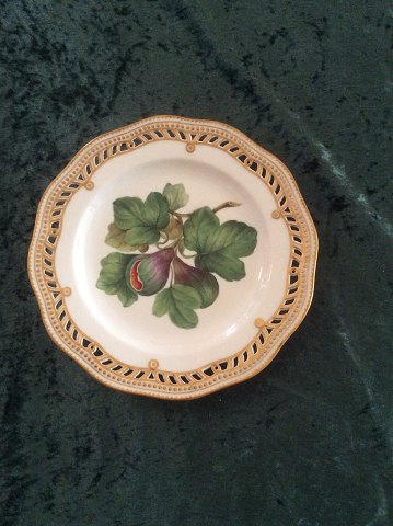 Royal Copenhagen Flora Danica Fruit Plate No 429/3584. Measures 22cm and is in 
perfect condition. Pre 1900   No 112