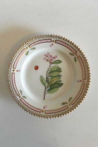 Royal Copenhagen Flora Danica Plate No 20/3552