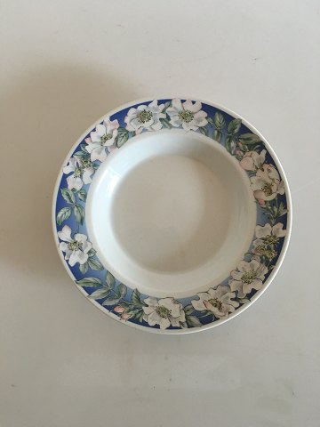 Royal Copenhagen Wilde Rose Deep Plate No 605