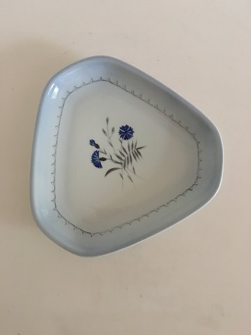 Bing & Grondahl Demeter / Blue Cornflower Triangular Cake Dish No 40