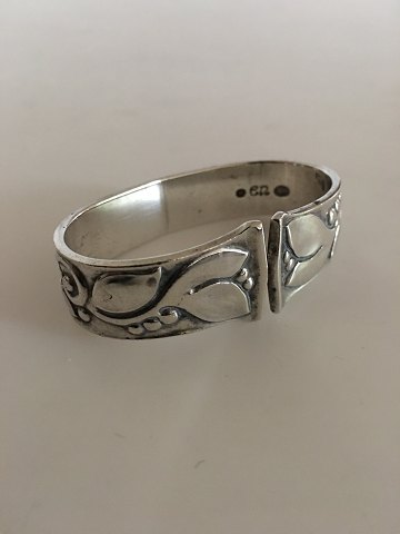 Evald Nielsen flower decorated silver napkin ring