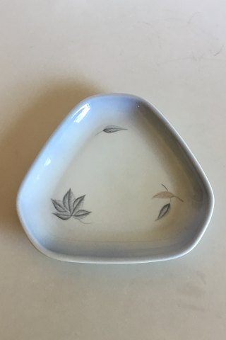 Bing and Grondahl Falling Leaves Triangular Cake Dish No. 40