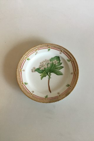 Royal Copenhagen Flora Danica Lunch Plate No 20/3550