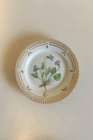 Royal Copenhagen Flora Danica Cake Plate No 20/3552