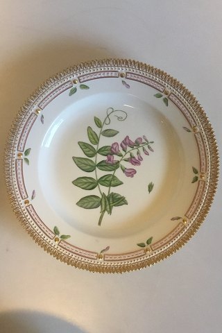 Royal Copenhagen Flora Danica Plate No 20/3549