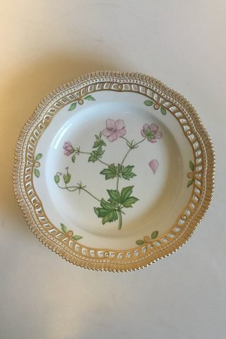 Royal Copenhagen Flora Danica Plate with pierced border No 20/3553