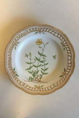 Royal Copenhagen Flora Danica Plate with pierced border No 20/3553