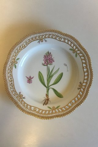 Royal Copenhagen Flora Danica Plate with pierced border No 20/3553