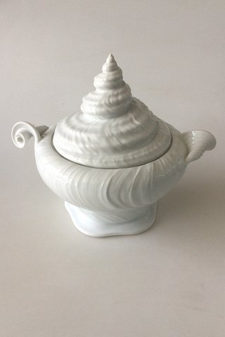 Royal Copenhagen White Konkylie / Triton Tureen No 14180