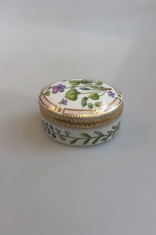 Royal Copenhagen Flora Danica Bonbonniere / Lidded dish / Box No 246