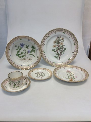 Antique Royal Copenhagen Flora Danica Set for 12 persons 72 pieces