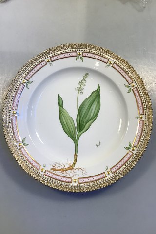 Royal Copenhagen Flora Danica Dinner Plate No 3549.