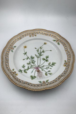 Royal Copenhagen Flora Danica Plate with pierced border No 20/3553