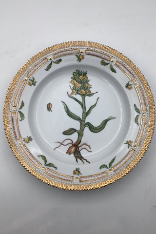 Royal Copenhagen Flora Danica Dinner Plate No. 624 (20/3549)