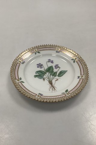 Royal Copenhagen Flora Danica Cake Plate No 20/3552