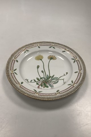 Royal Copenhagen Flora Danica Dinner Plate No. 624 ( 20 / 3549 )