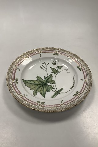 Royal Copenhagen Flora Danica Dinner Plate No. 624 ( 20 / 3549 )