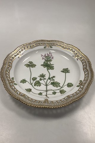 Royal Copenhagen Flora Danica Plate with pierced border No 20 / 3526