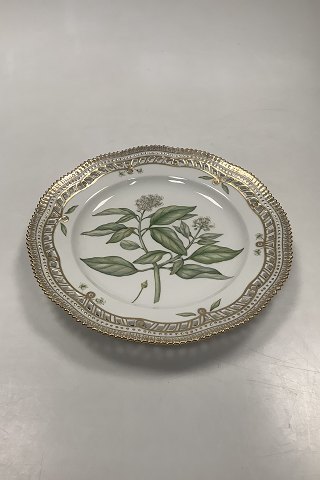 Royal Copenhagen Flora Danica Luncheon Plate No 20 / 3554 with Pierced Border.