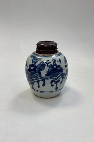 Oriental Chinese Vase / Gingerjar  with motif in white and blue from Jiaqing perioden 1795-1820?