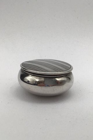 Hugo Grün Silver Pill Box Measures