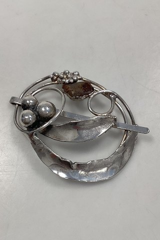 Ornamented Jacob Hull Hair Jewelry in Silver Plated Metal with Stone