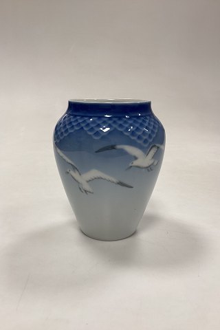 Bing and Grøndahl Seagull Vase No. 681